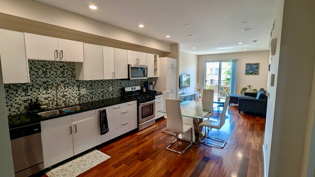 Building Photo - 940 Elden Ave