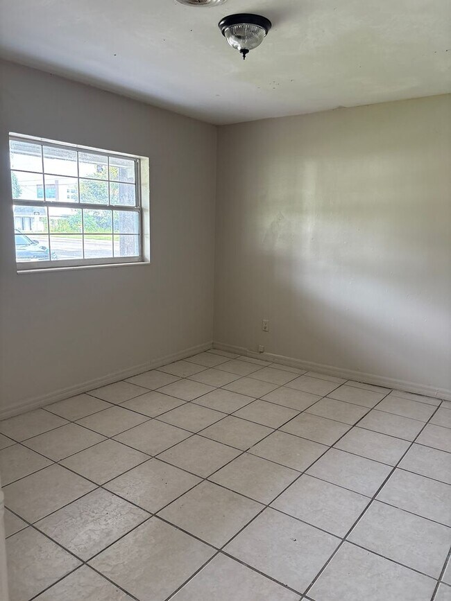Building Photo - 4-Bedroom, 3-Bath Home in Prime Kissimmee ...