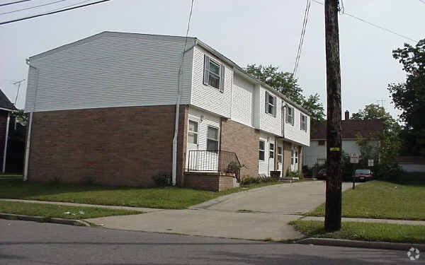 Primary Photo - 110 Bittman St