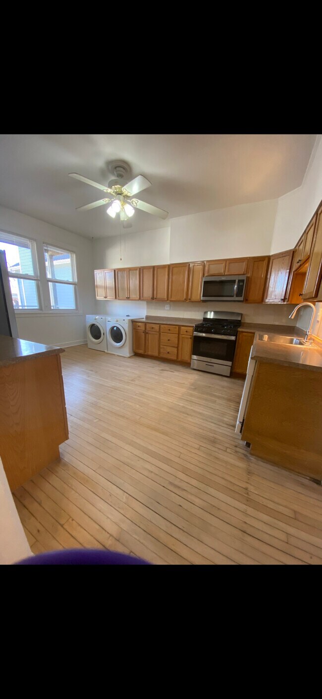 Foto del edificio - 3139 N Oakley Ave