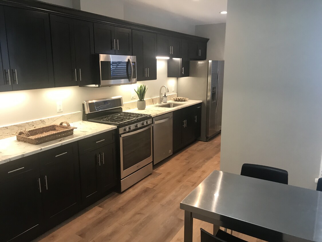 Foto principal - 629 E 11th Ave