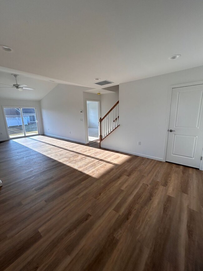 Foto del edificio - Brand New Move In Ready 3 Bed 3 Bath Home In Lancaster