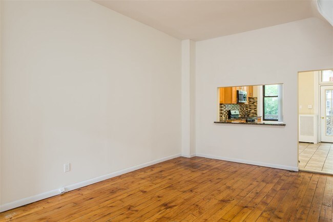 Building Photo - 740 Park Ave