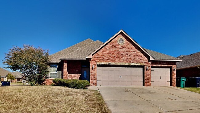 Building Photo - 3 Bedroom 2.5 Bath Home with Bonus Room and Storm Shelter