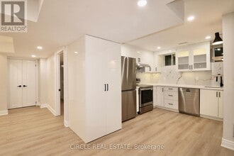 Building Photo - 169 Yates Dr