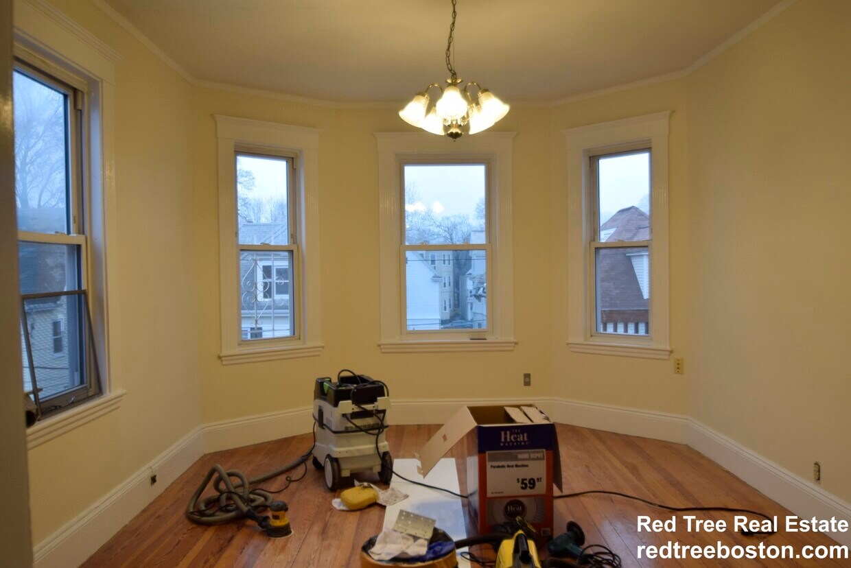 Primary Photo - 39 Montfern Ave