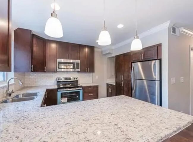 Foto del edificio - 7311 Cardigan Cir