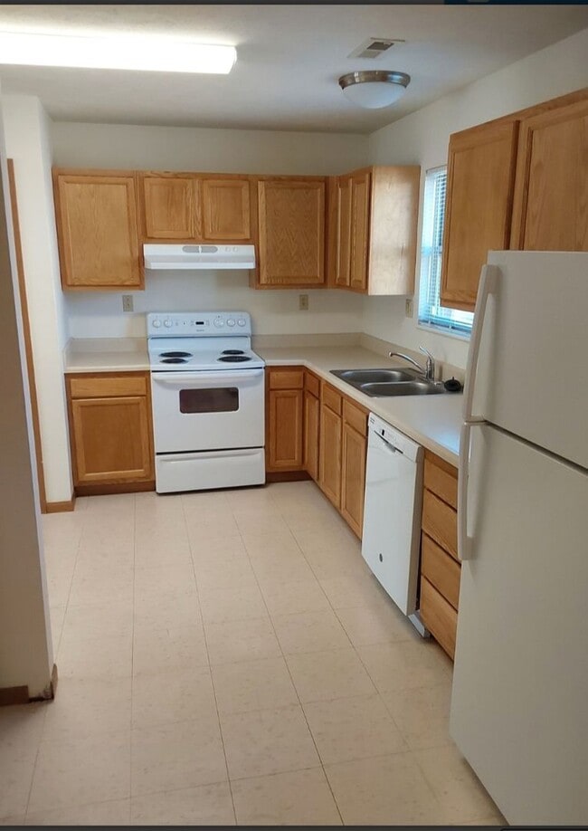 Building Photo - 40 Cerise Ln