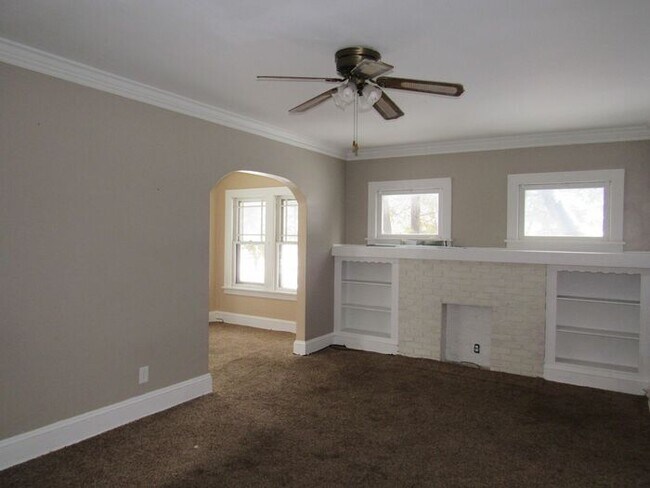 Building Photo - Spacious 3BD Side-by-Side in Bedford!