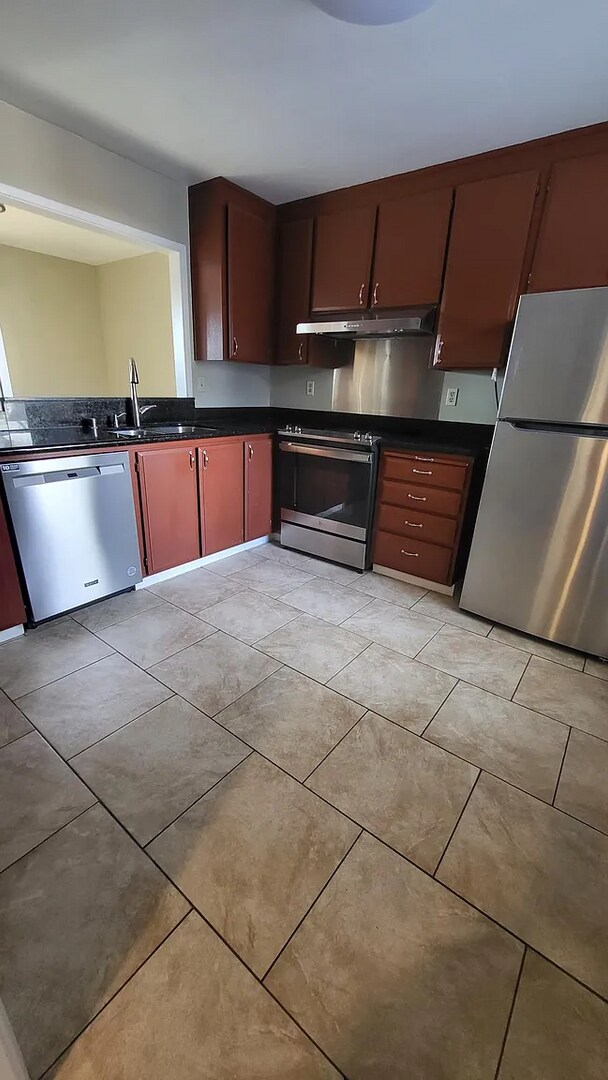 Building Photo - COMING SOON-Fully remodeled Townhouse 3 Be...