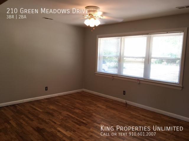 Foto del edificio - 210 Green Meadows Drive