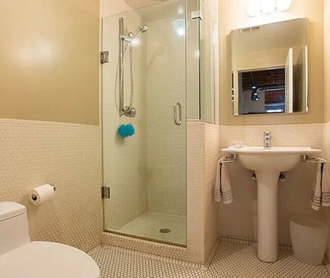 Building Photo - Beautifully 2-Bedroom Condo in Boston