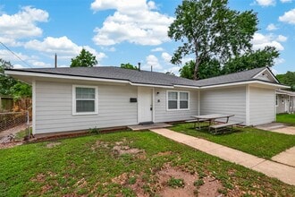 Building Photo - 14022 Rosecrest Dr