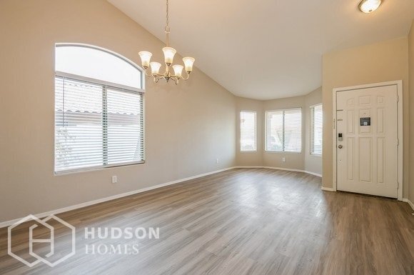 Building Photo - Move-in by November 22nd GET $500 OFF 1st ...