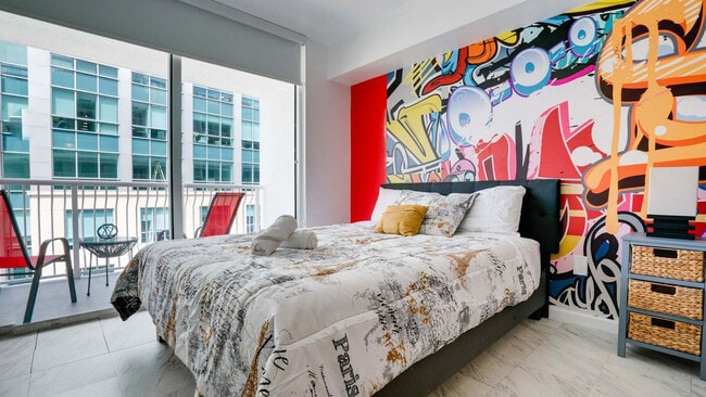 Building Photo - 1 SE 12th St