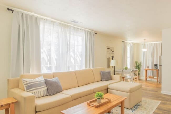 Building Photo - 3912 Crestview Dr