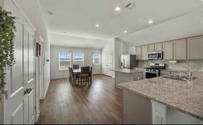 Building Photo - 3011 Azalea Pt