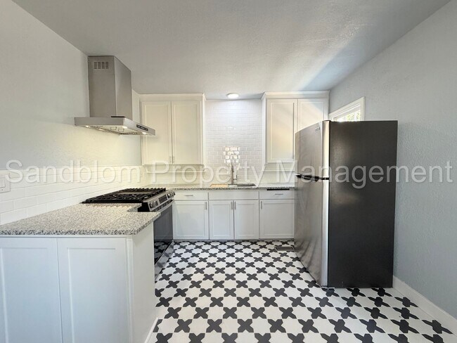 Foto del edificio - 3808 E 22nd St