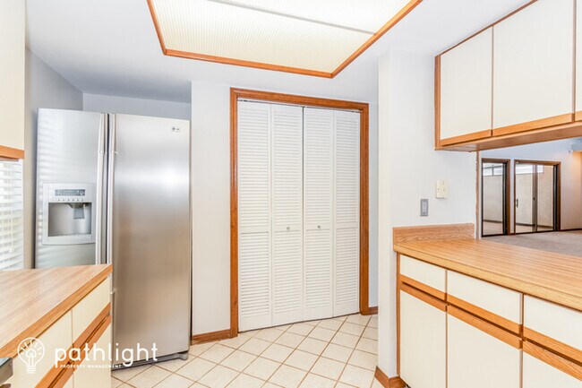 Building Photo - 8750 Belle Rive Blvd, Jacksonville, FL, 32256