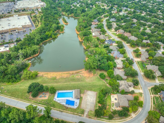 Foto del edificio - Spacious Home + East Edmond + 4 bedrooms + Fox Lake