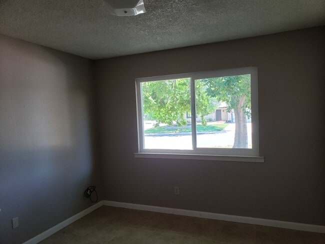 Building Photo - 1477 Hampton Way