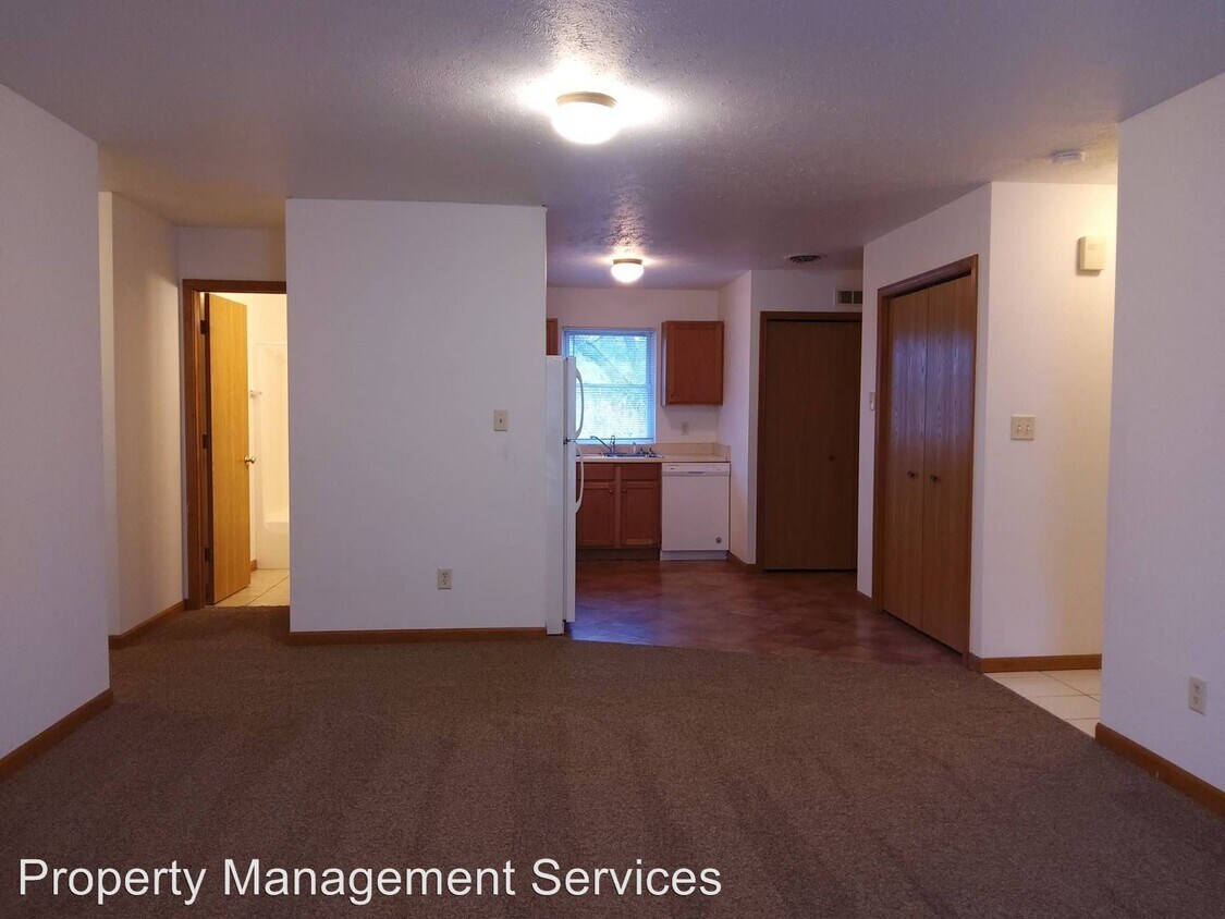 Foto principal - 3 br, 1 bath Apartment - 261 Woodridge Court