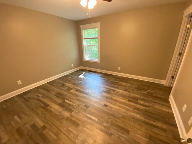 Foto del edificio - 524 Mill Creek Rd