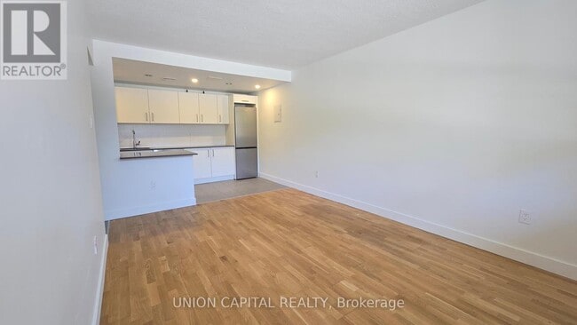 Photo du bâtiment - 230-230 Oak St