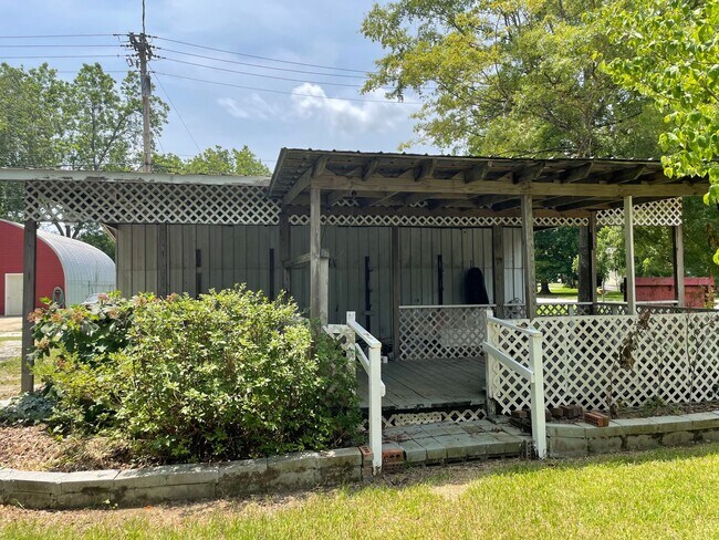 Building Photo - Fabulous Renovated Home Available Now!