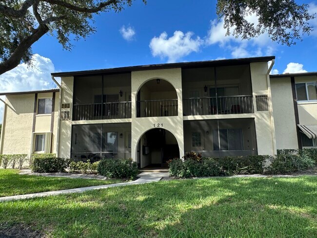 Foto del edificio - 121 Lake Pine Cir