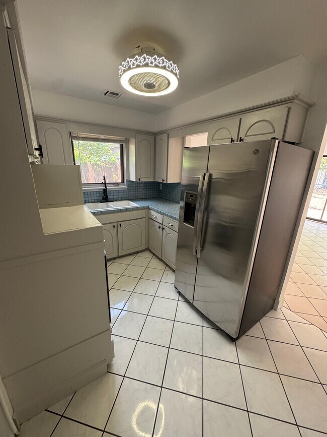 Foto del edificio - 5607 NW Beechwood Dr