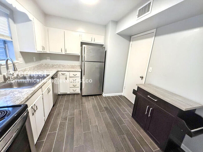 Foto del edificio - 2201 Montreat Cir