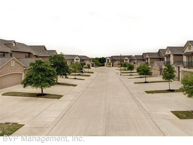 Building Photo - 2 br, 2.5 bath House - 1401 Crescent Ridge