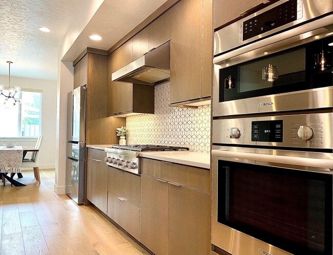 Building Photo - 3013 S Honeycomb Way