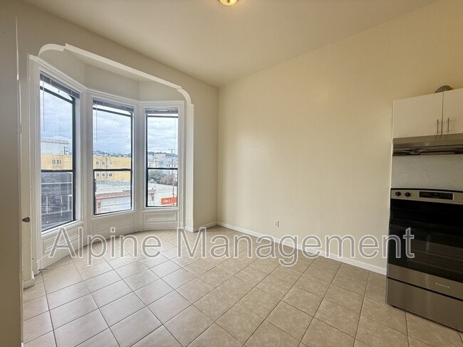 Building Photo - 2315 Mission St