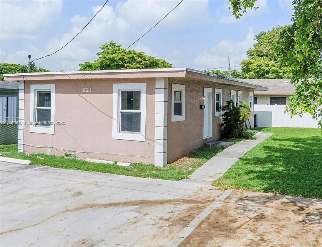 821 NW 5th Ave Unit 1, Hallandale Beach, FL 33009 Room for Rent in Hallandale Beach, FL