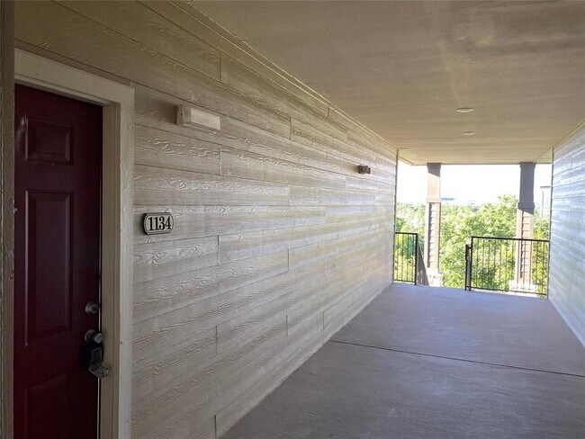 Foto del edificio - 2320 Gracy Farms Ln