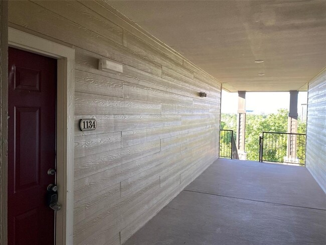 Building Photo - 2320 Gracy Farms Ln