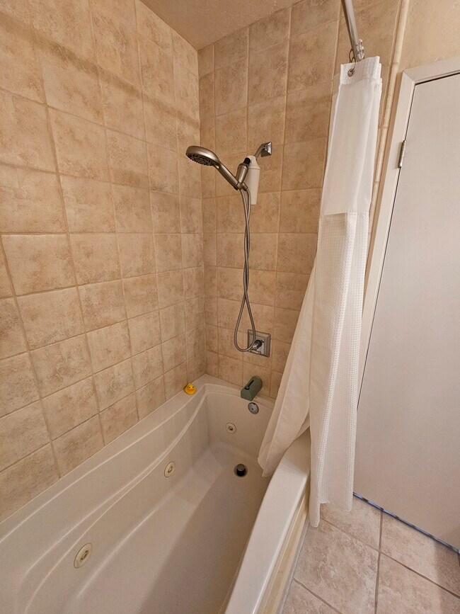 Foto del edificio - 451 Dela Vina Ave