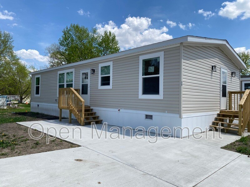 Primary Photo - 31 Cornflower Ln
