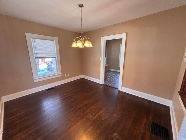 Foto del edificio - 1615 Mayo Ave