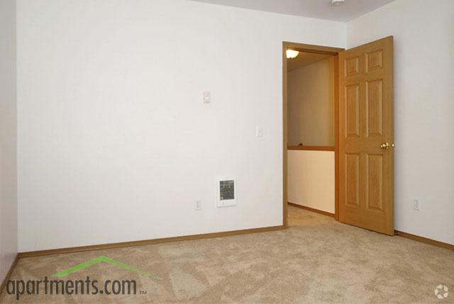 Bedroom - Parklane Court Townhomes