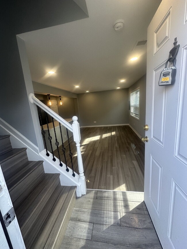 Building Photo - Inviting Condo in Lorton with Comfortable Living and Great Location