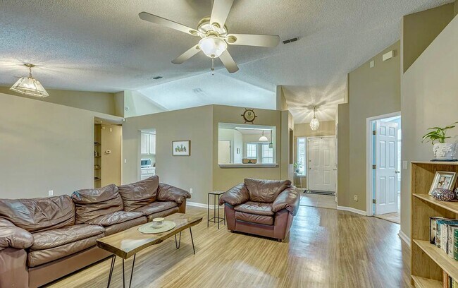 Building Photo - 2156 St Martins Dr W