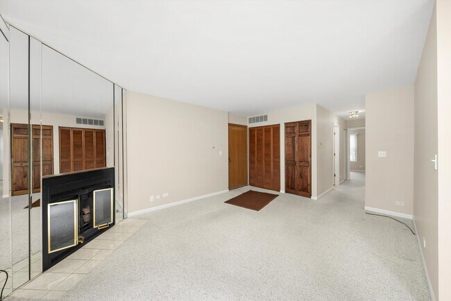 Building Photo - 713 Crescent Ct