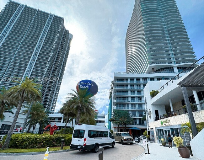 Building Photo - 4111 S Ocean Dr