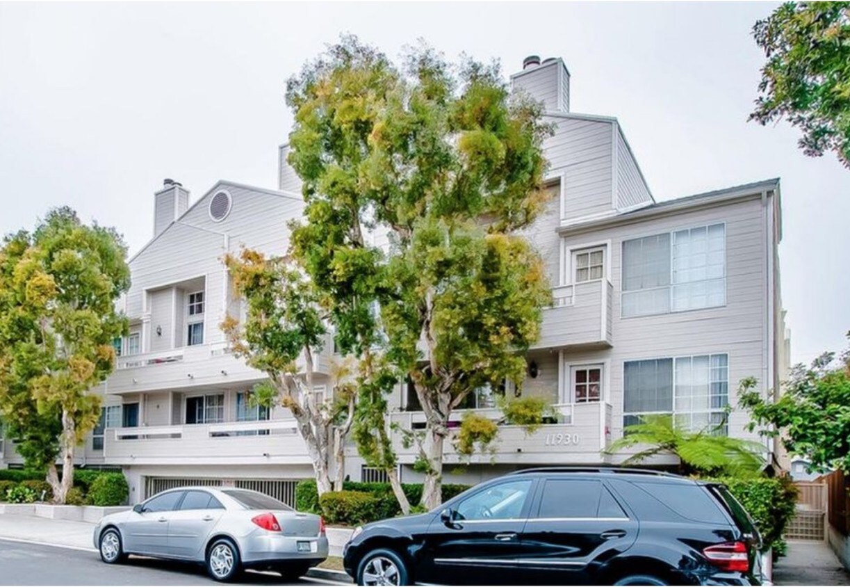 11930 Avon Way, Los Angeles, CA 90066 Condo for Rent in Los Angeles