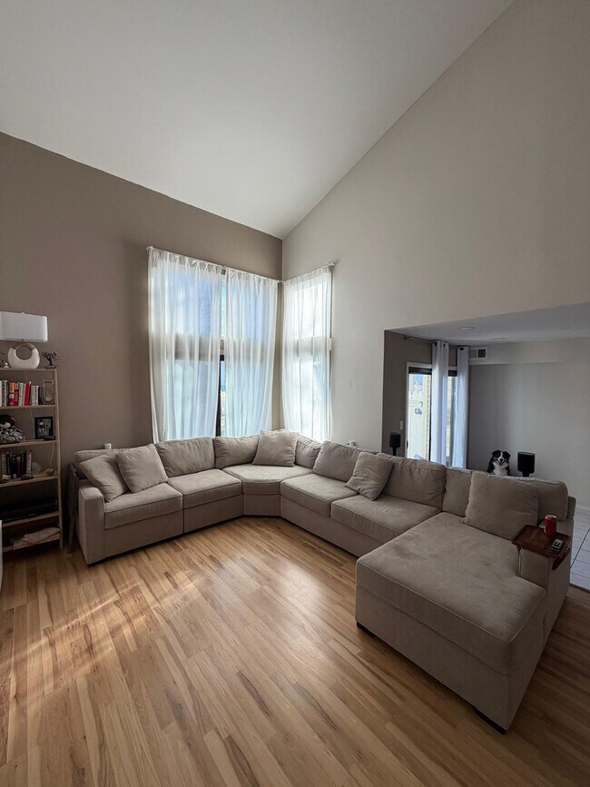 Foto del edificio - 15 Constitution Ct