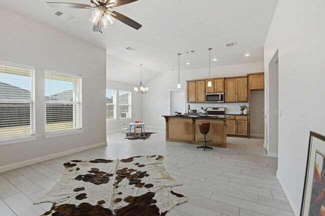 Building Photo - Adorable Yukon Home