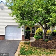 Building Photo - 128 Hickory Ln
